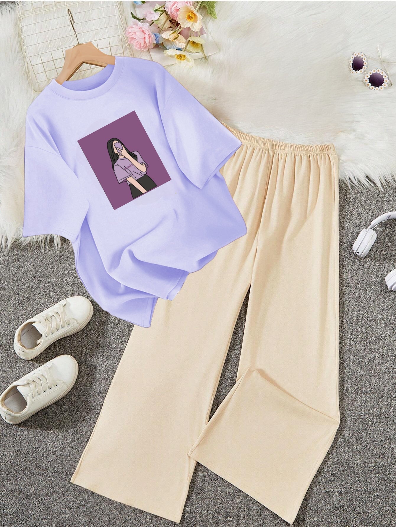 BEIGE FLAPPER - LILAC TEE SELFIE GIRL
