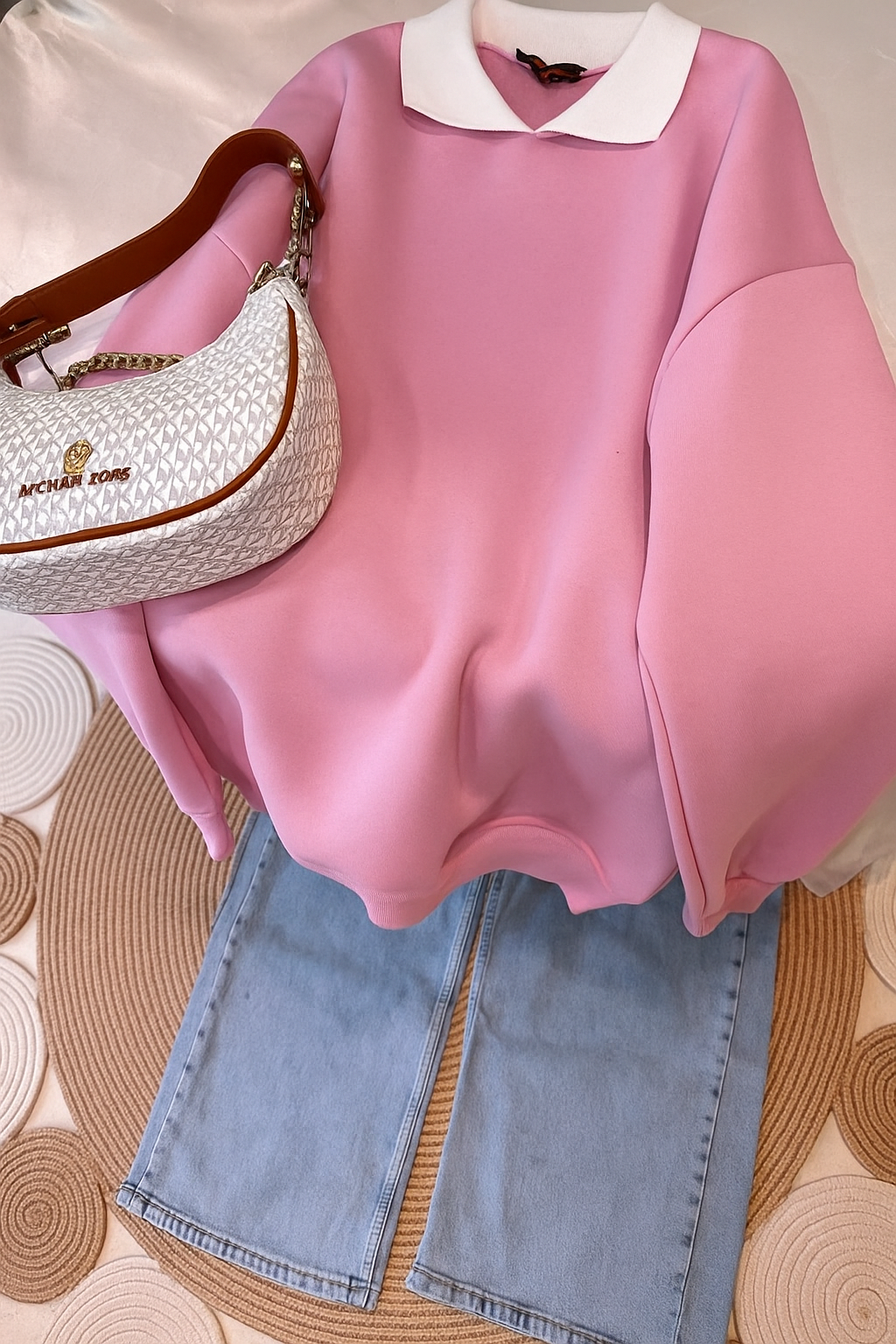 PINK COLLAR SWEATSHIRT - SKY BLUE WIDE LEG JEANS