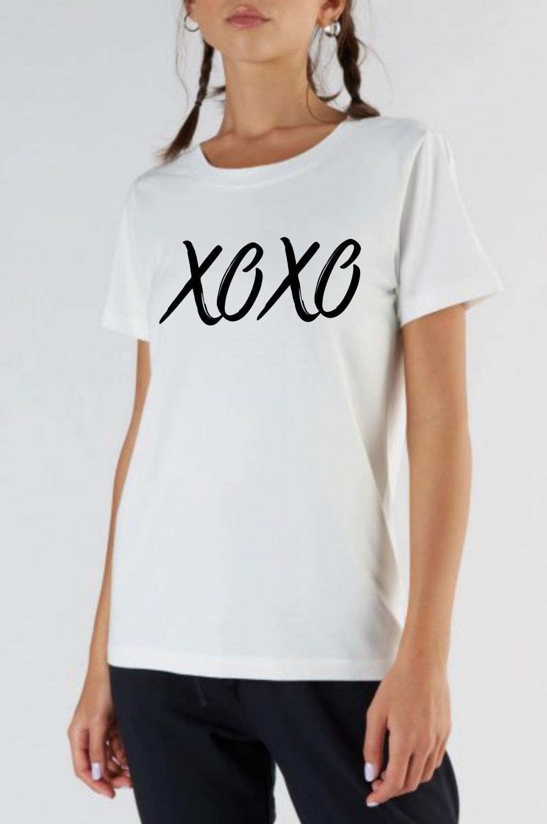 WHITE TEE XOXO
