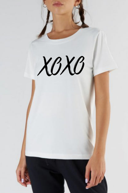 WHITE TEE XOXO