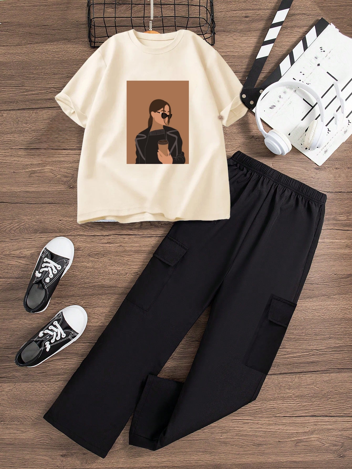 BLACK CARGO FLAPPER - BEIGE TEE COFFEE GIRL