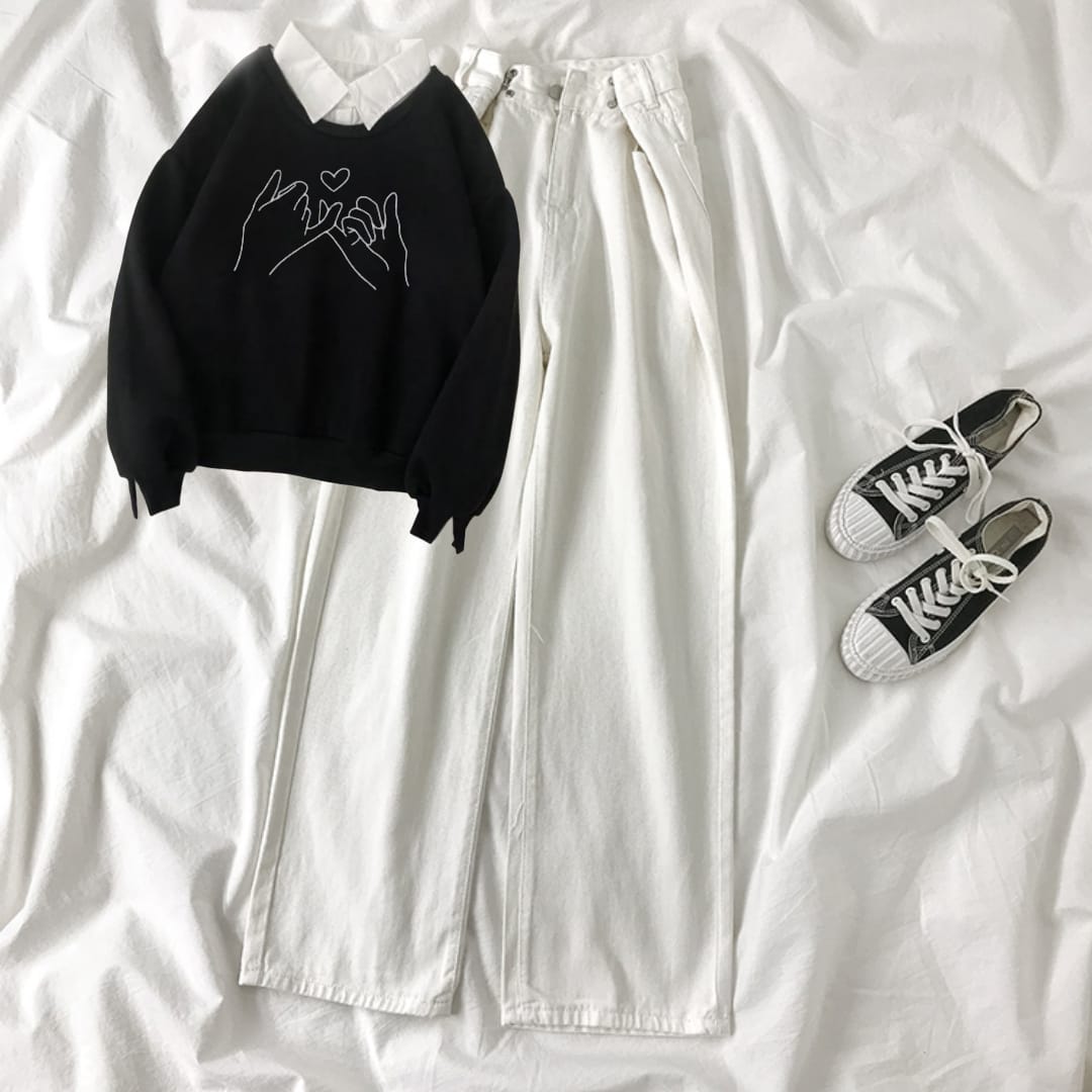 BLACK COLLAR SWEATSHIRT PINKEY PROMISE - WHITE WIDE LEG JEANS